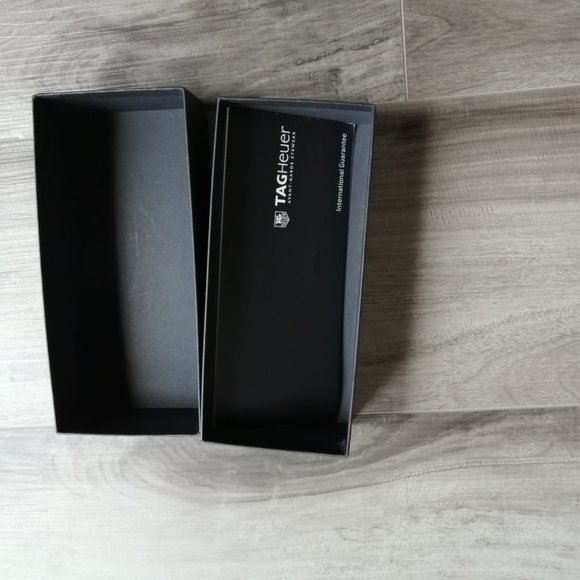 TAGHeuer Sun Glass Box - Picture 3 of 3